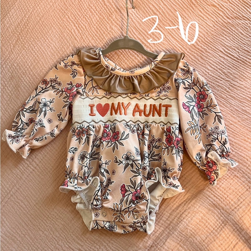 Floral 'I Love My Aunt' Bubble
